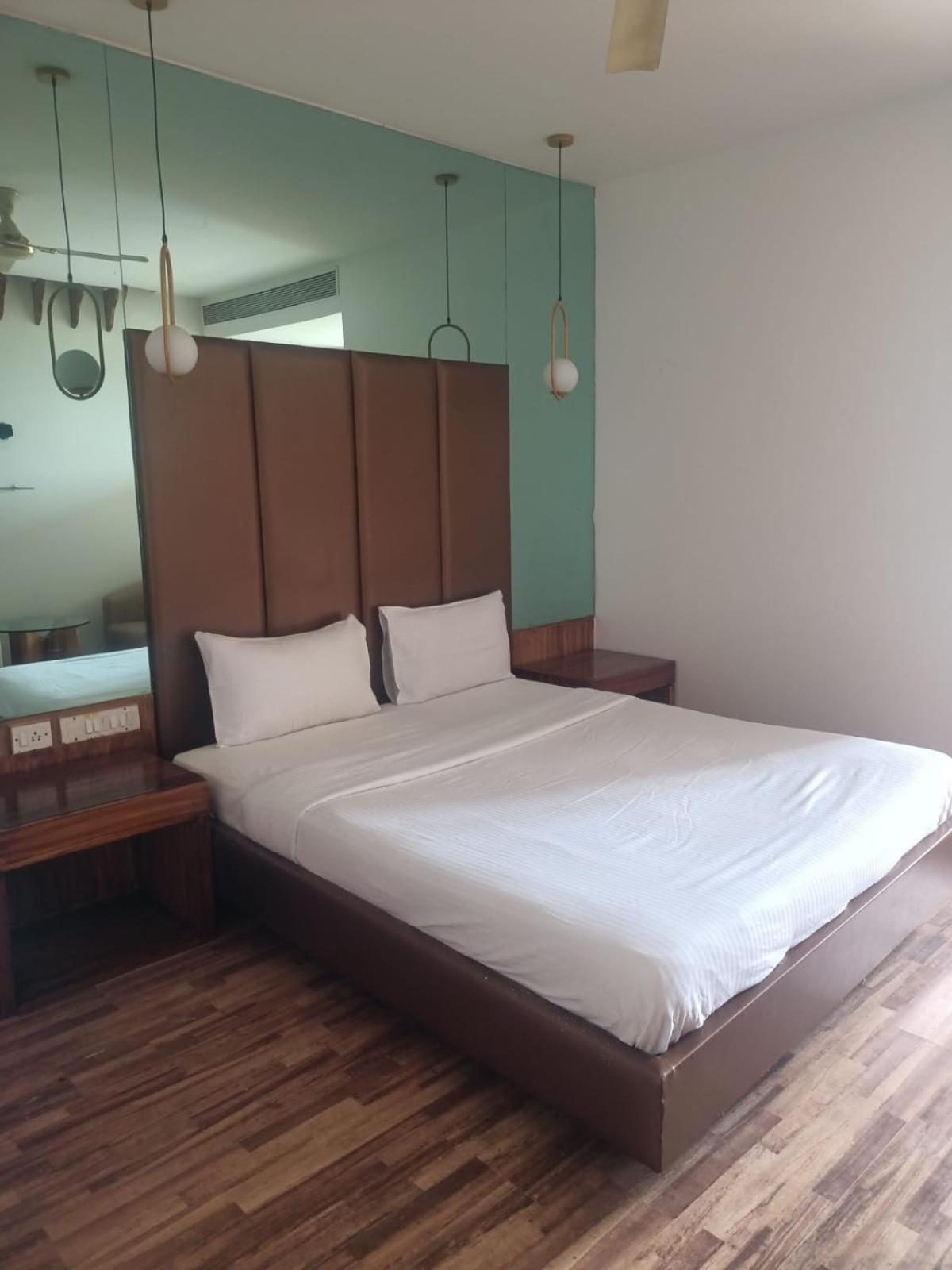 Purple Inn Mysore Extérieur photo